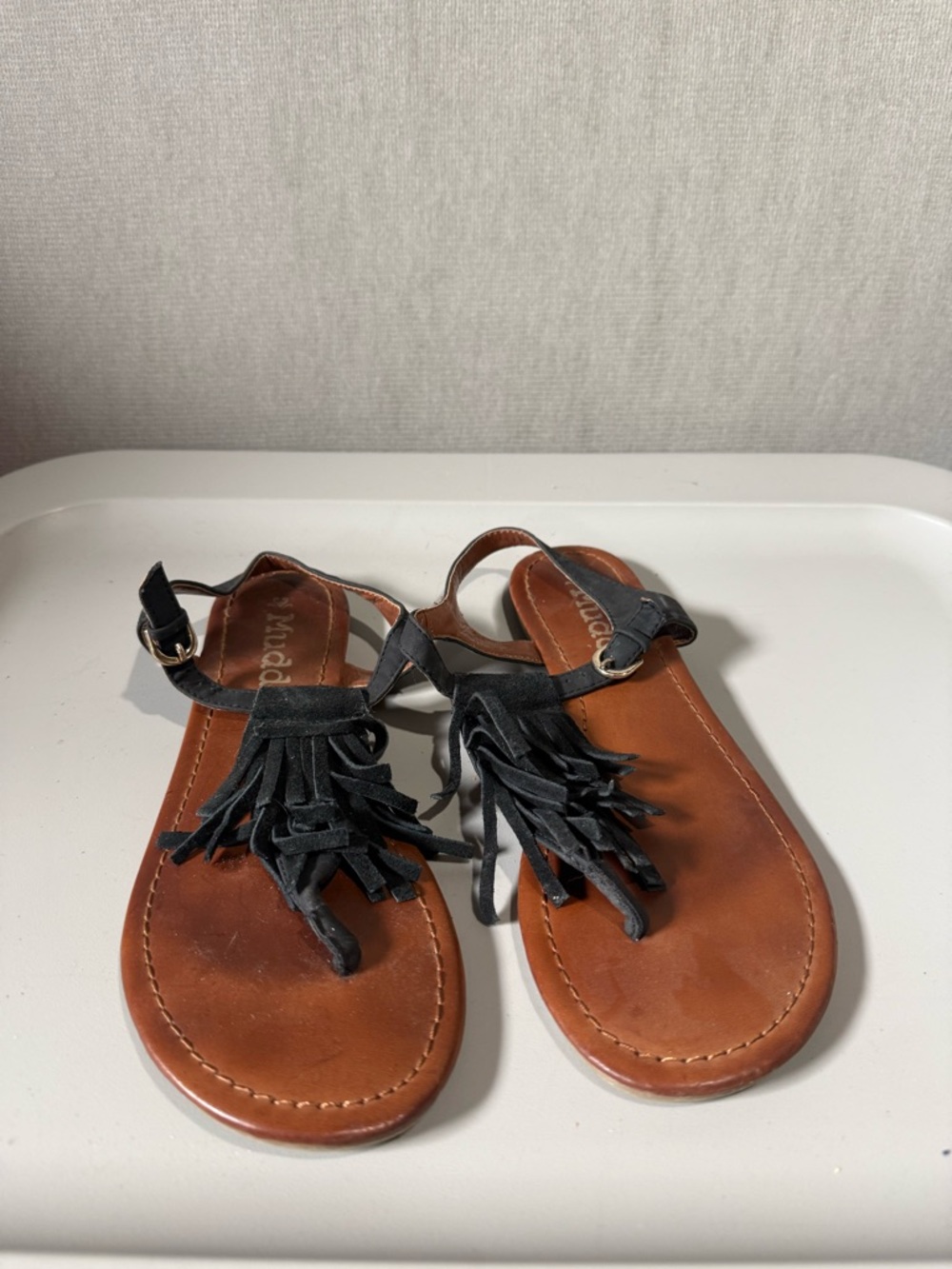 Fringe Leather T-Strap Sandals - Black/Tan